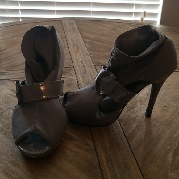 Heels - Picture 1 of 2